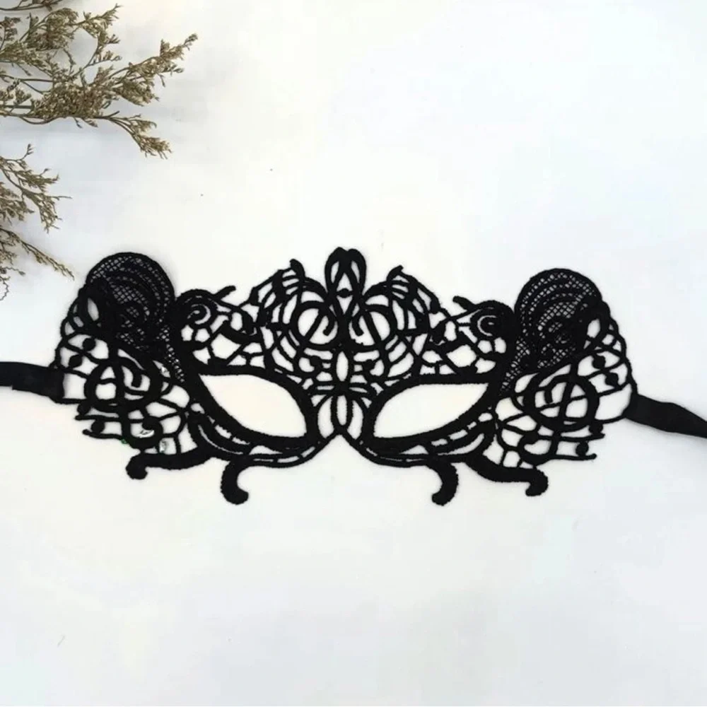 Enchant in Green: Green Musical Lace Masquerade Mask for Elegant Evenings (New)